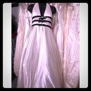 Pretty Black & white tulle prom gown NWT size 10